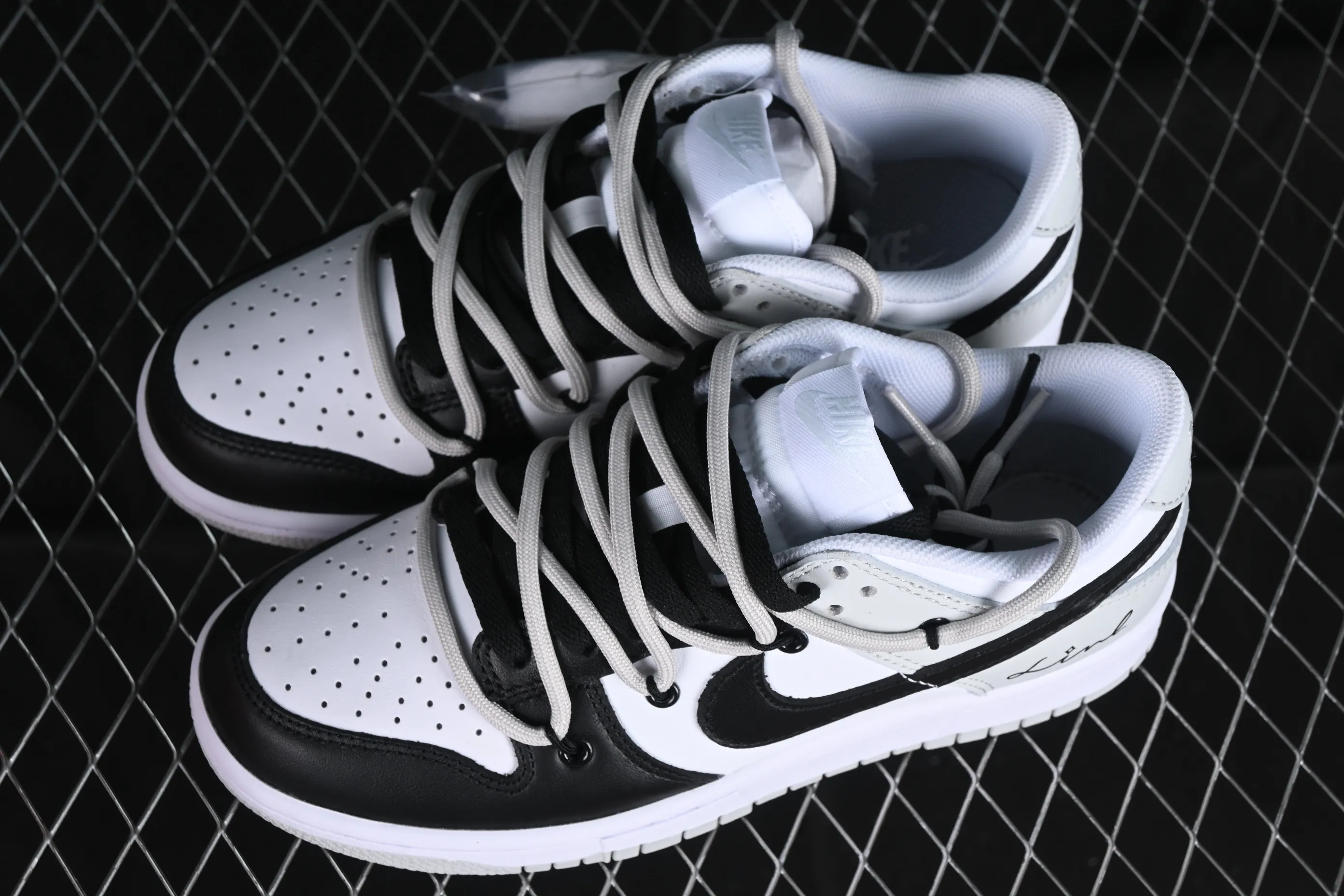 All Categories Nk SB Dunk Series Nk SB Dunk Low Low-top sneakers Nk Dunk Low Leather letters High street deconstruction Black and gray SB strap low-top casual sneakers DV0831-101